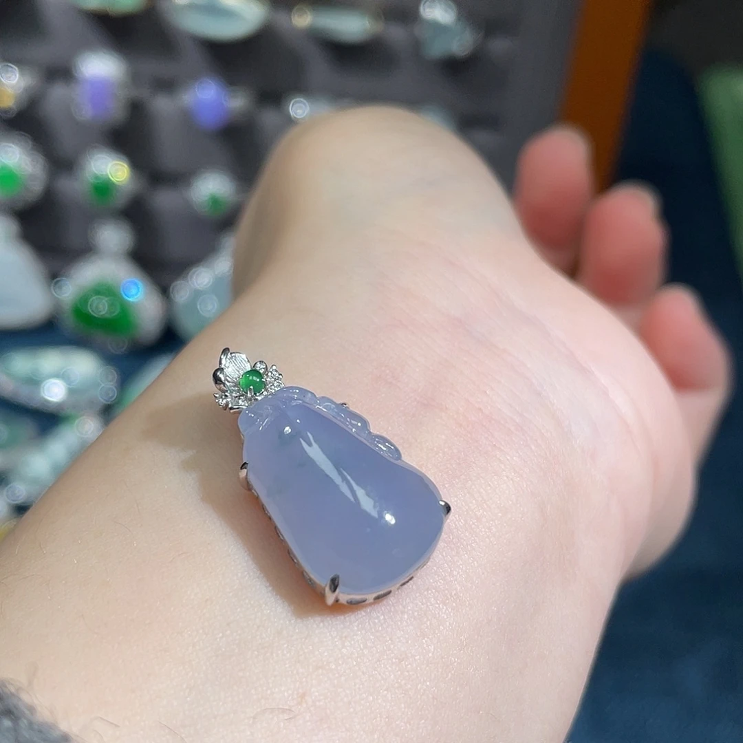 翡翠18K金镶嵌颈饰冰紫瓜瓜