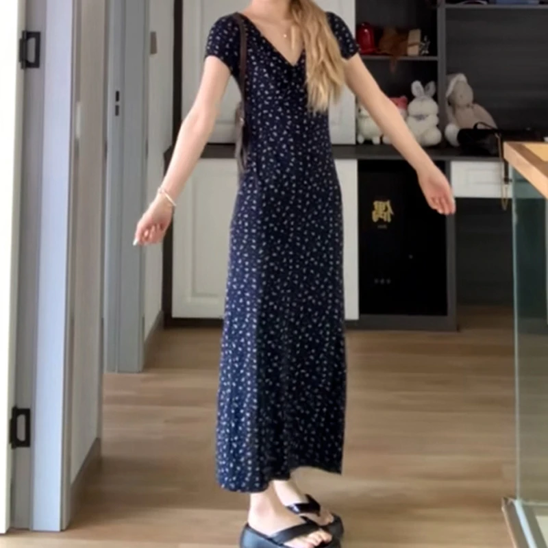 1016高腰显瘦V领碎花连衣裙女设计感小众温柔风百搭薄款中长裙子