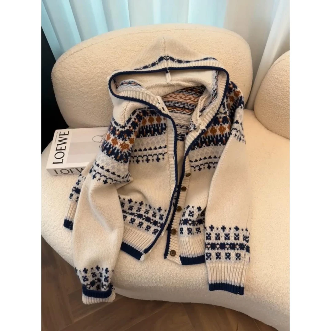 费尔岛记忆秋季新款撞色复古慵懒风连帽开衫毛衣外套女冬杏色针织