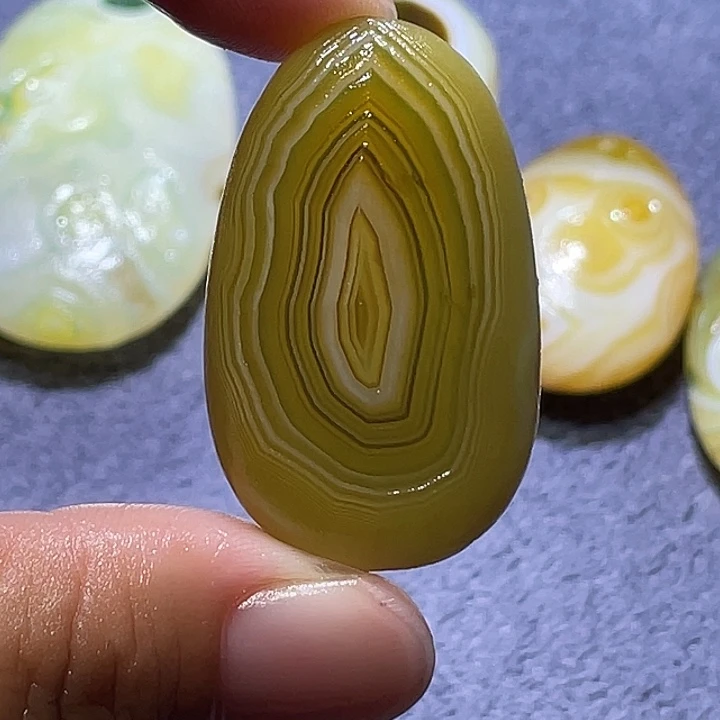 玛瑙/玉髓未镶嵌珠宝奇石