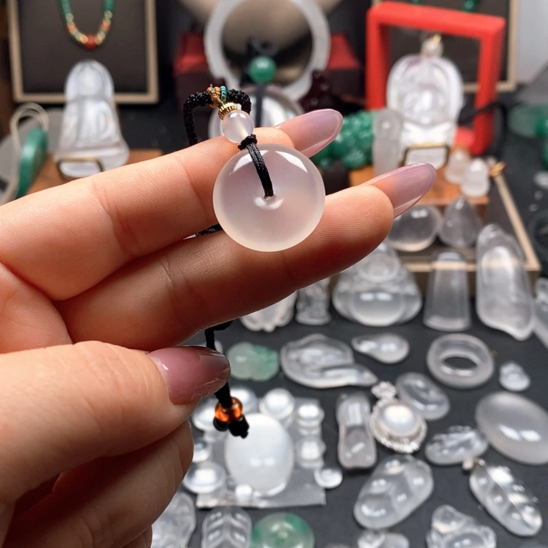 石英质玉未镶嵌颈饰