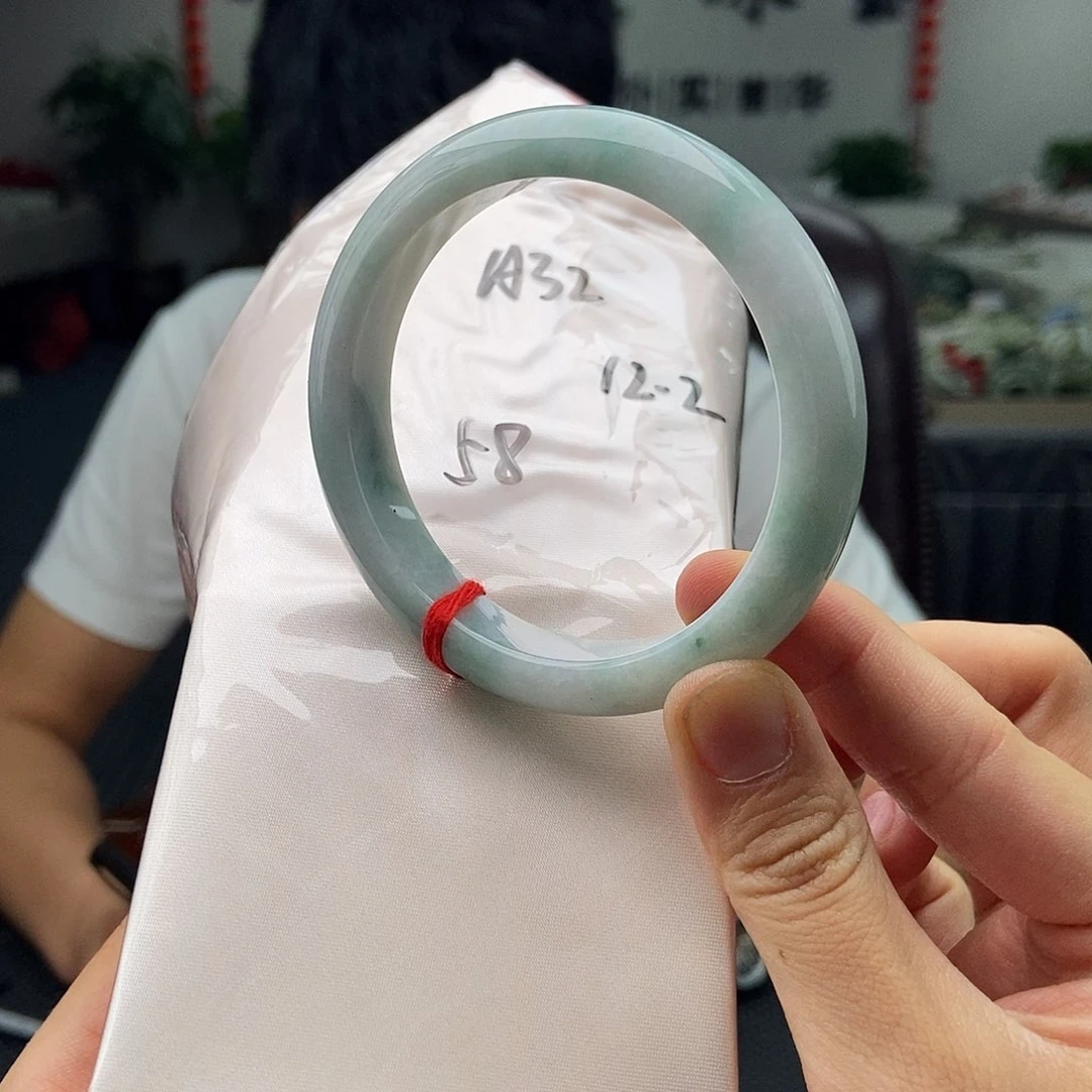 翡翠手镯未镶嵌拍一发一