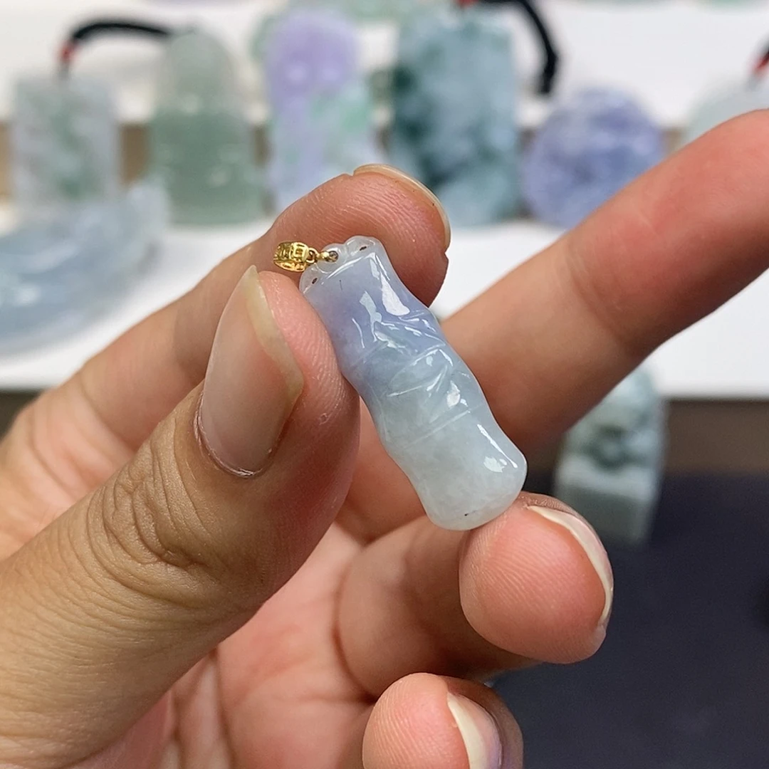 翡翠18K金镶嵌颈饰翡翠