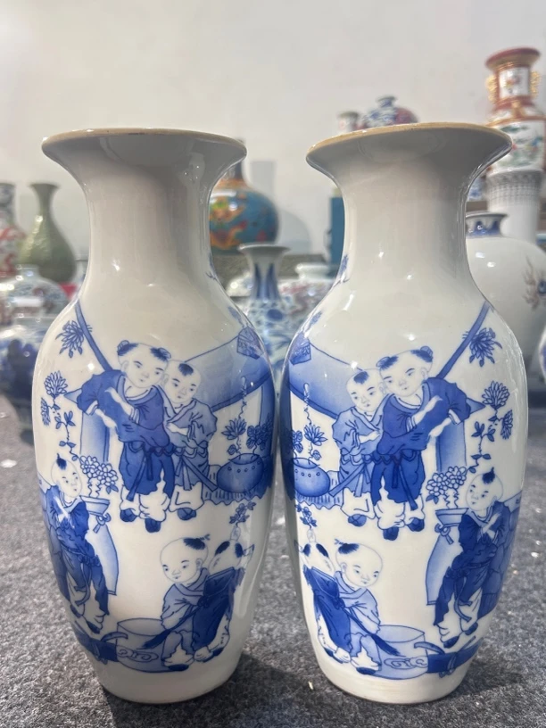 手绘青花对瓶 高27 肚径12