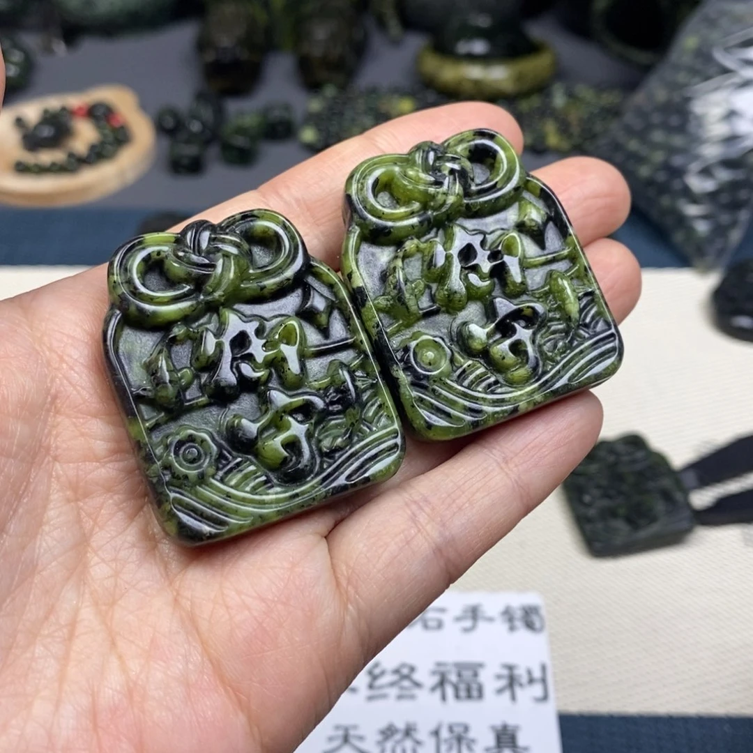 蛇纹石玉吊坠(不含链)未镶嵌高冰，拍一发一