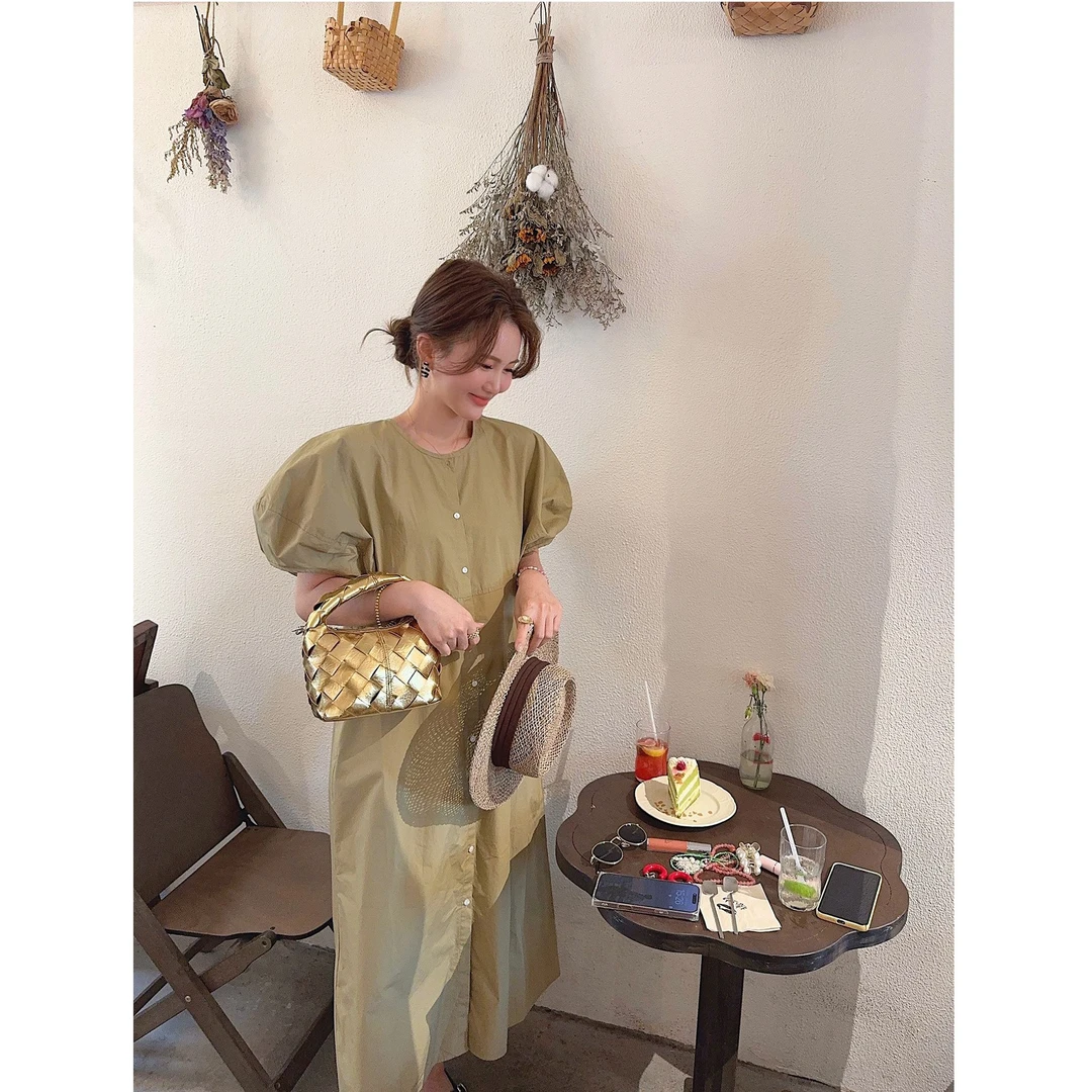 智英欧尼  NO退NO换【法式慵懒风宽松泡泡袖浅咖色连衣裙】