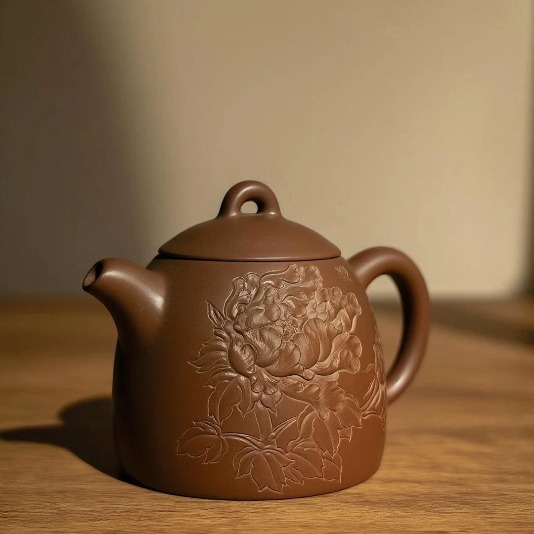 坭兴陶全手工雕刻牡丹秦权壶大容量260CC