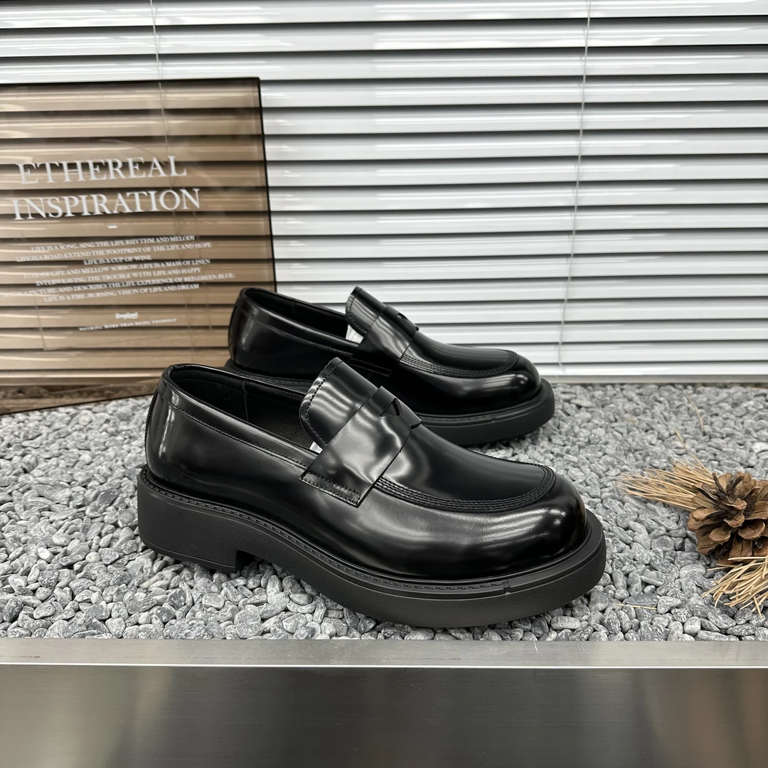 男士轻奢高档休闲皮鞋透气时尚手工男鞋乐福鞋黑色商务男鞋豆豆鞋