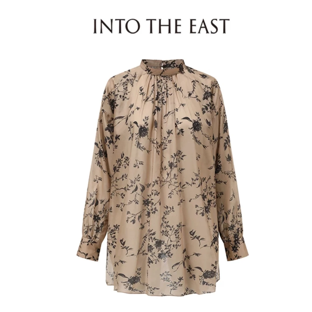 INTO THE EAST 己印丝绵黑花立领上衣