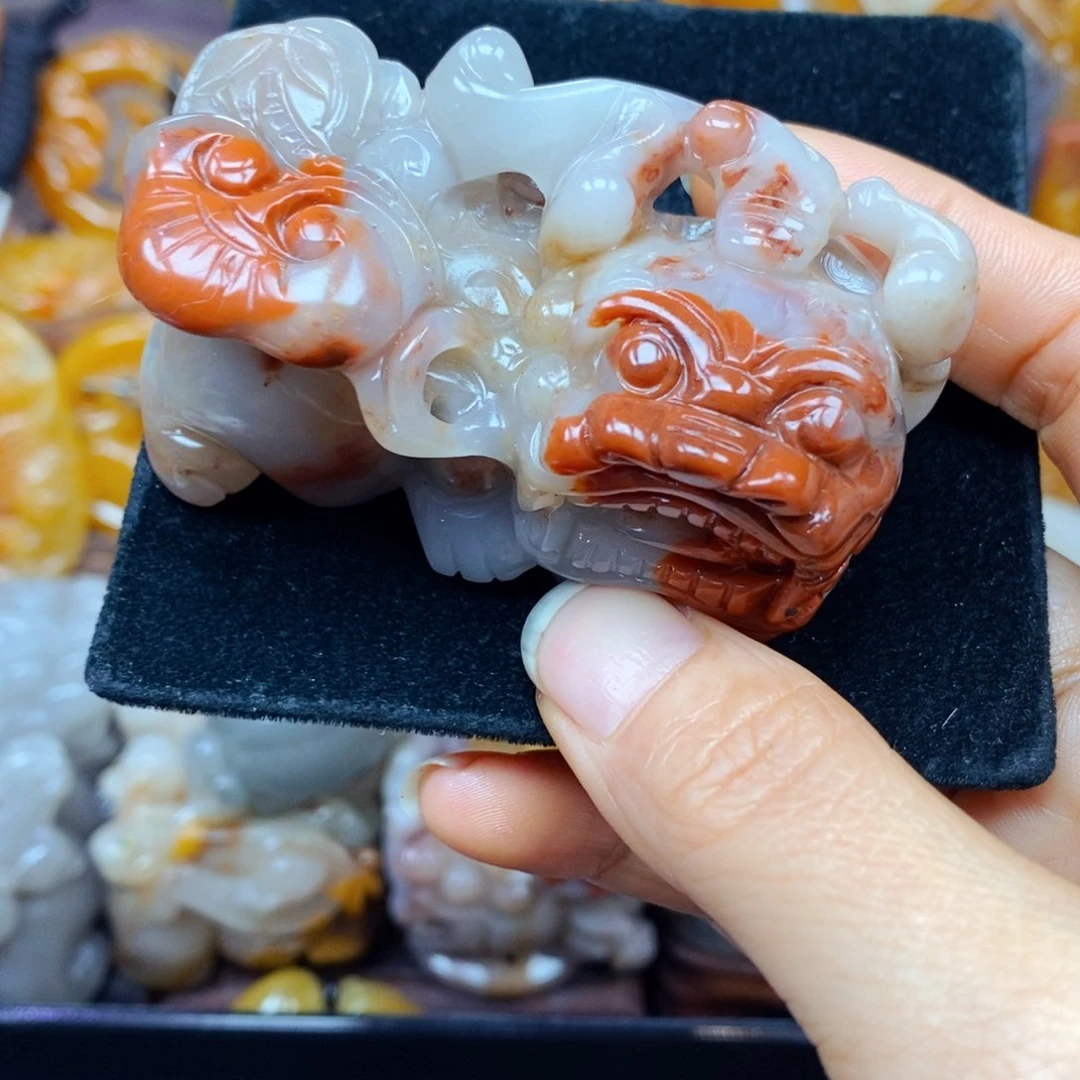 未镶嵌石英质玉（黄龙玉）颈饰