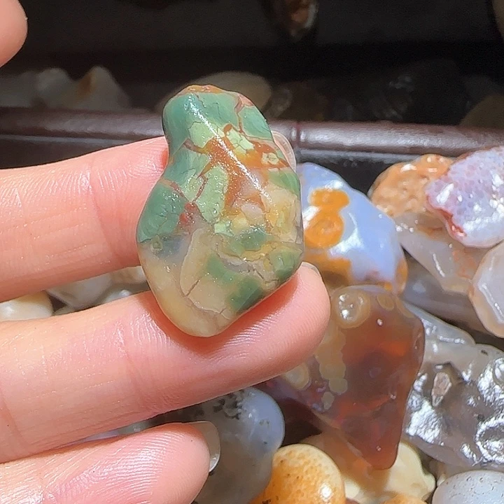 戈壁石南****）阿拉善奇石