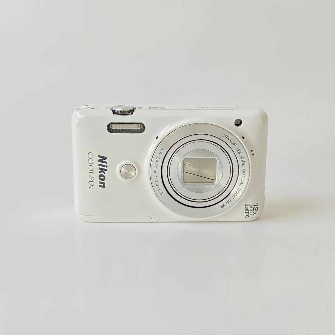 95新 Nikon/尼康 s6900 白色 1200万像素 ccd