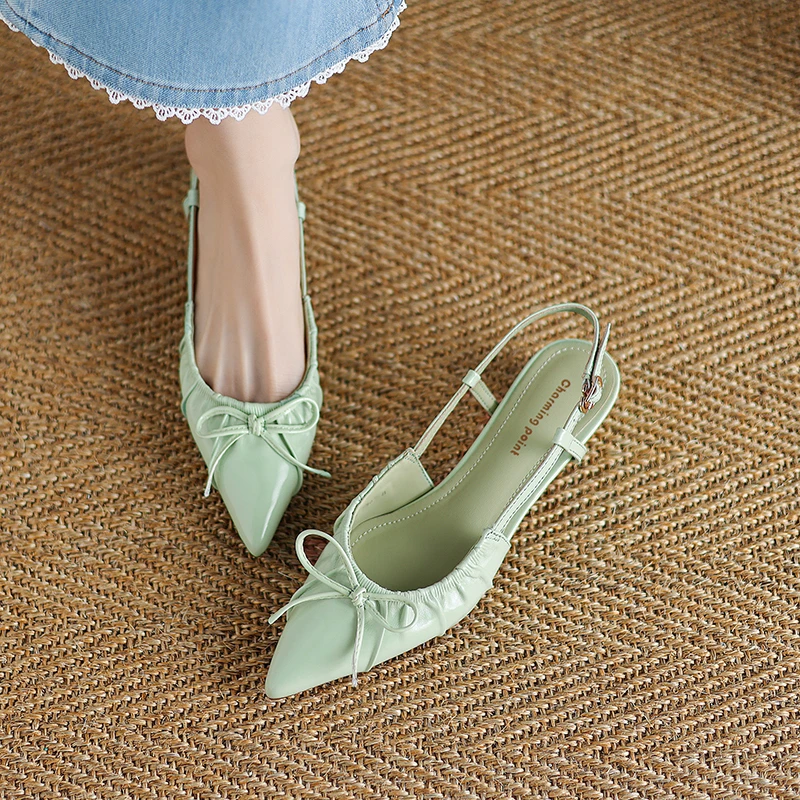 3.5cm尖头蝴蝶结包头凉鞋绿色2025夏新款时尚百搭后空粗跟高跟鞋