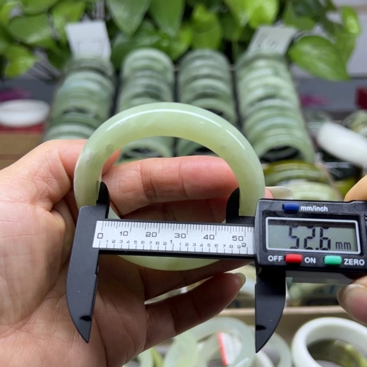 蛇纹石玉未镶嵌手镯51