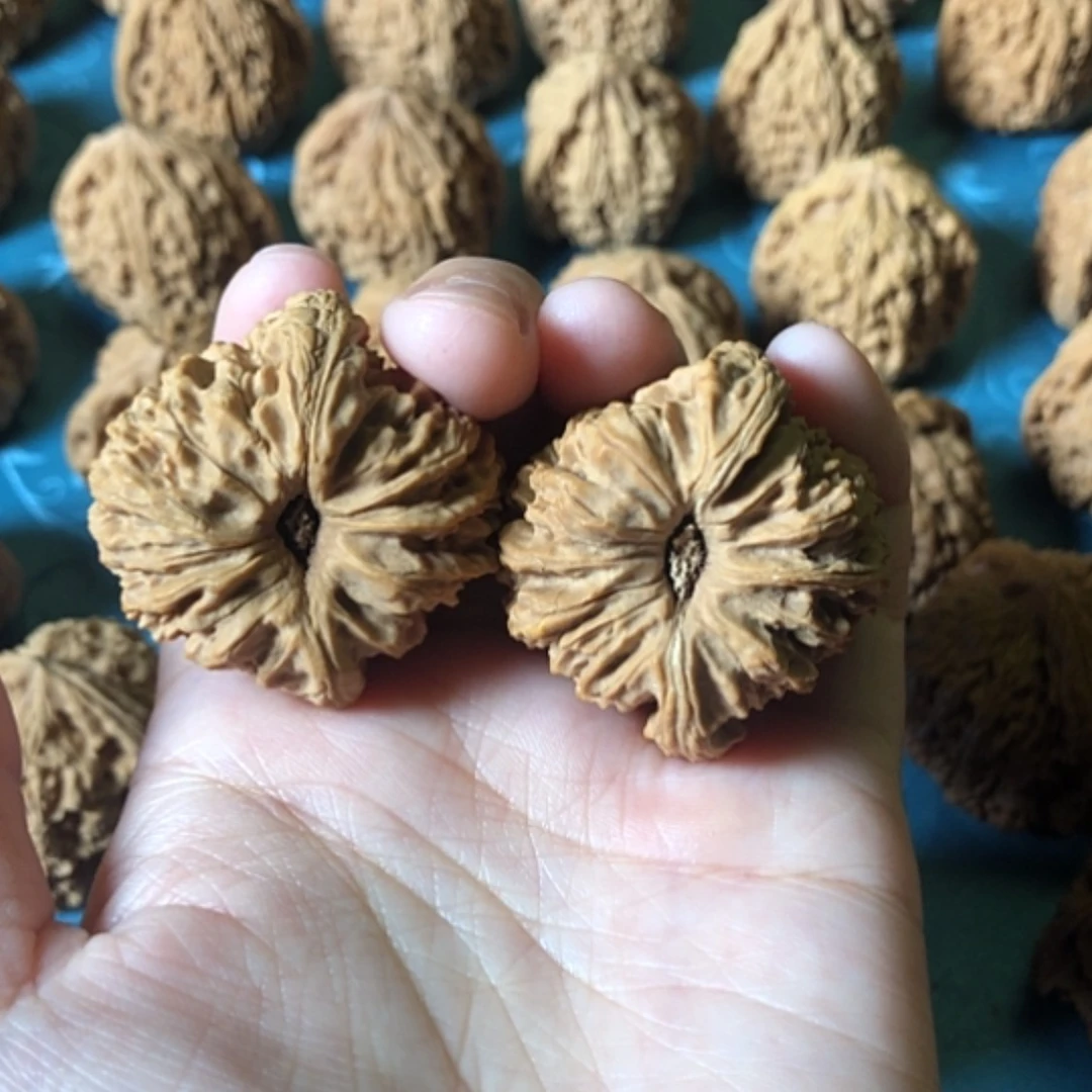 【闪购商品】文玩核桃把件军**耀一大将