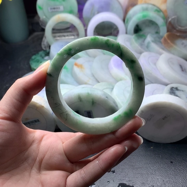 定制翡翠未镶嵌手镯