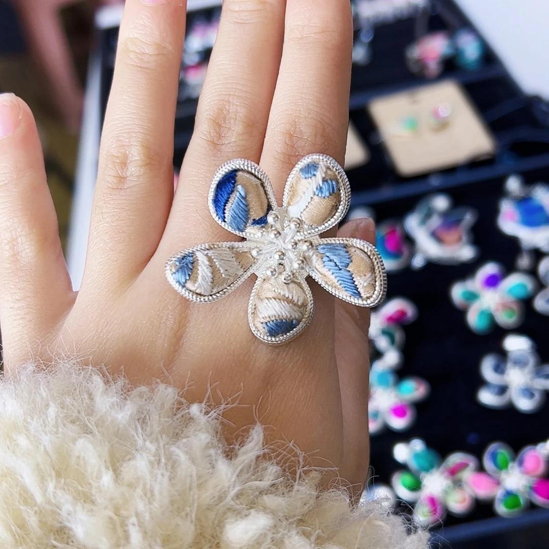 织绣民族风手工刺绣戒指