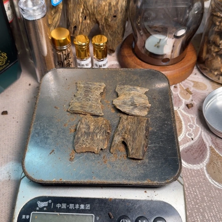 沐***恩楠木绿香莺歌绿沉水原材料 21
