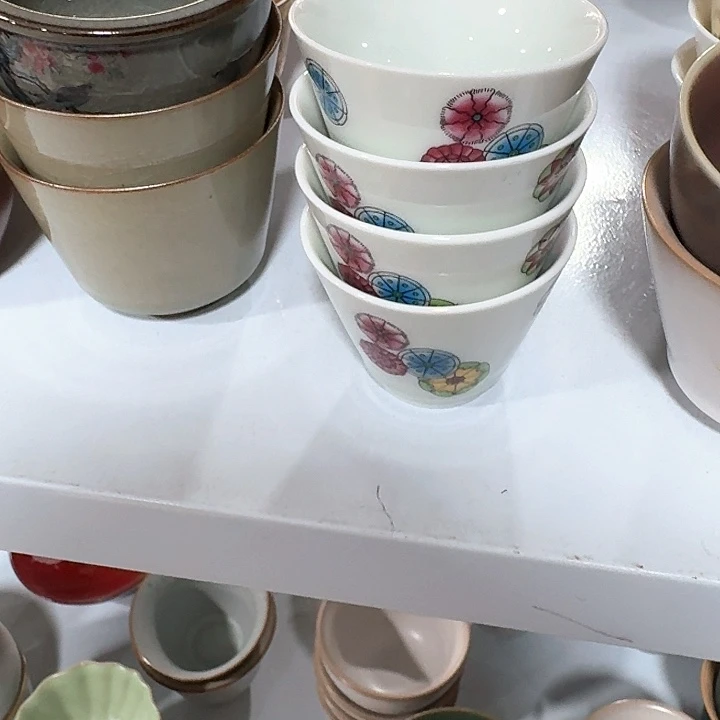 主人杯一个，瓷。。品茗瓷
