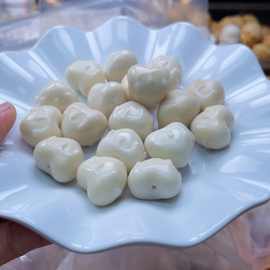 吊坠白玉菩提B17m/5颗 象牙果白流蜜爱心微瑕