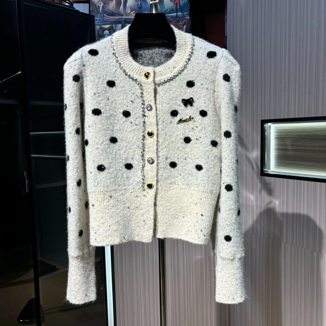 <猪猪出品>秋上新波点白色圆领设计师钉珠长袖名媛针织开衫254