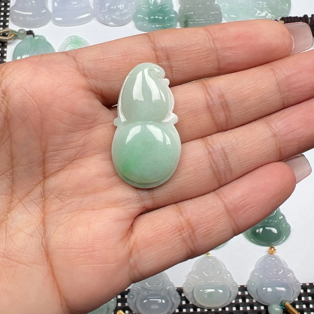 翡翠未镶嵌颈饰葫芦