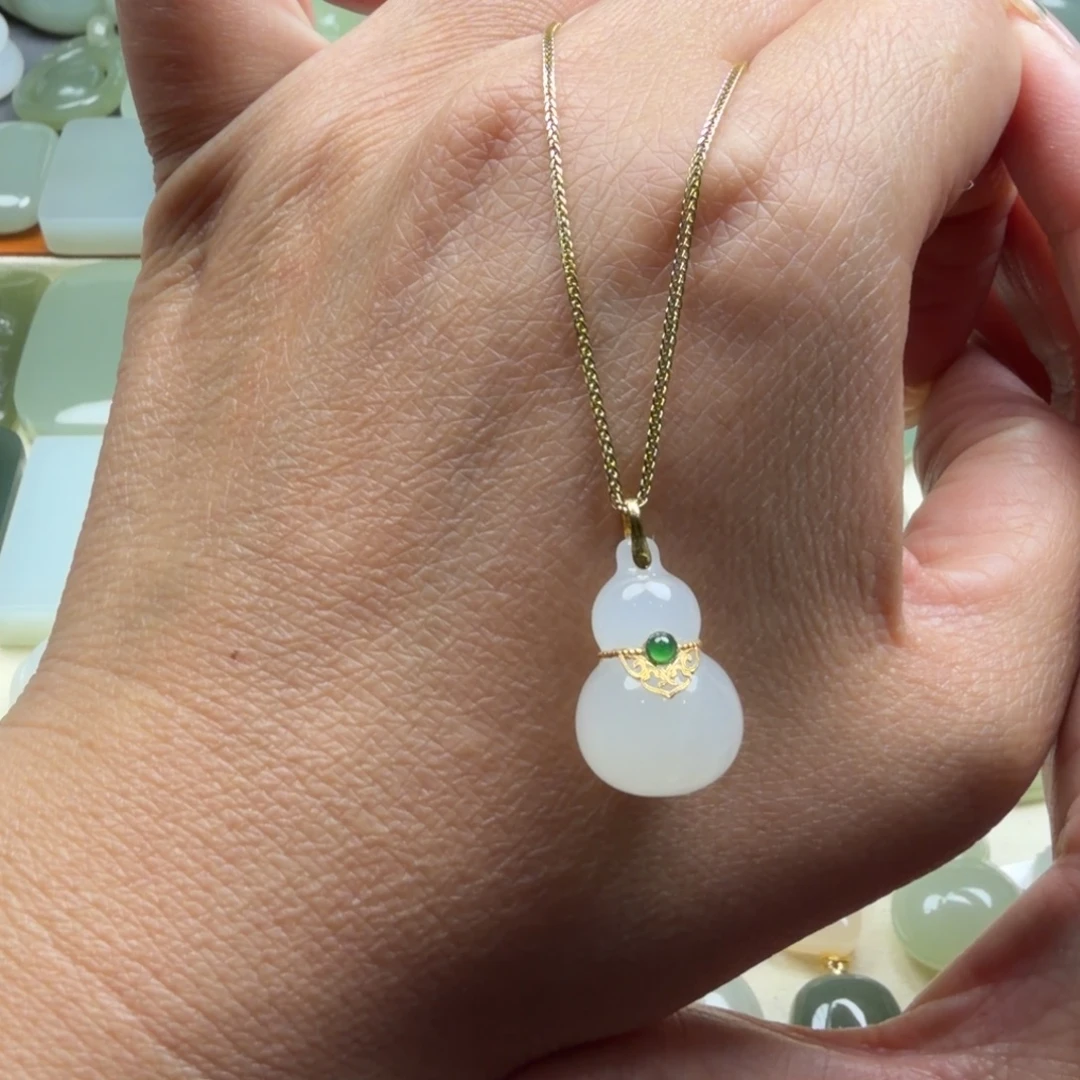 和田玉18K金镶嵌颈饰