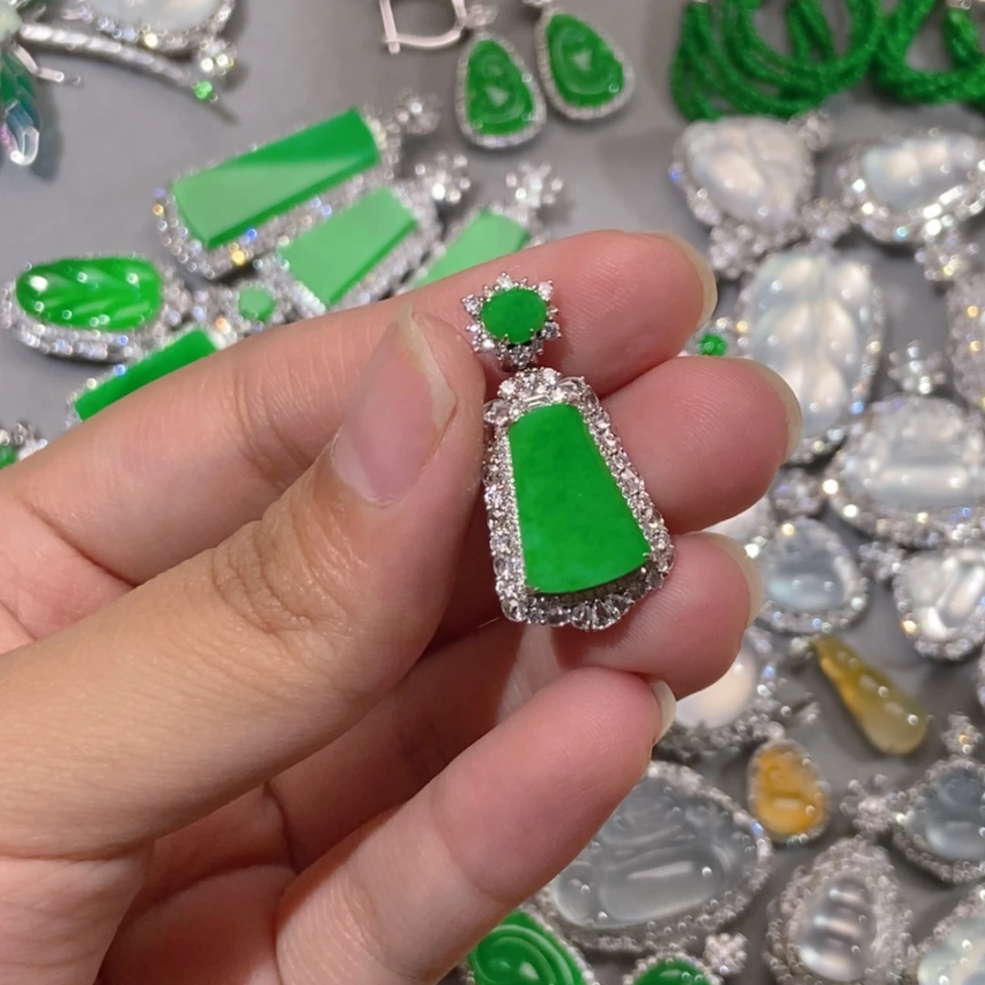 颈饰18K金镶嵌翡翠天然缅甸A货翡翠