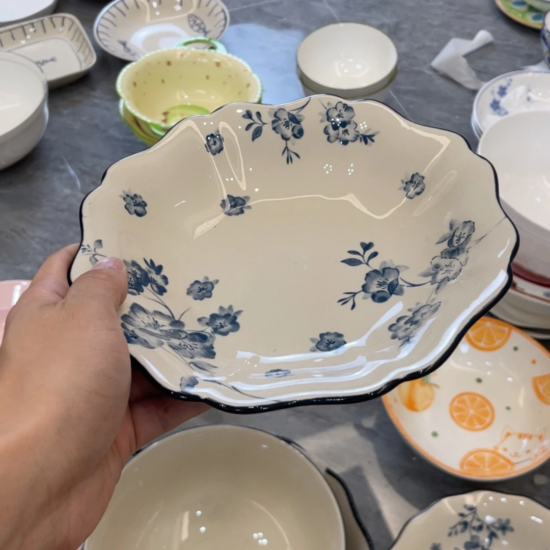 陶瓷微瑕餐具介意勿拍，满18飞！