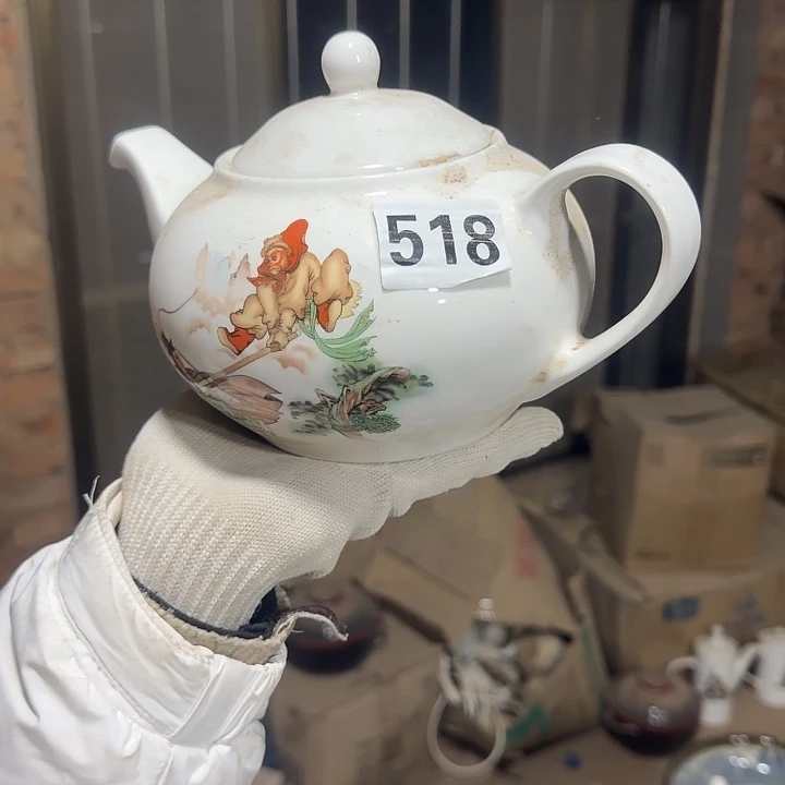 库存瓷多空茶壶一个