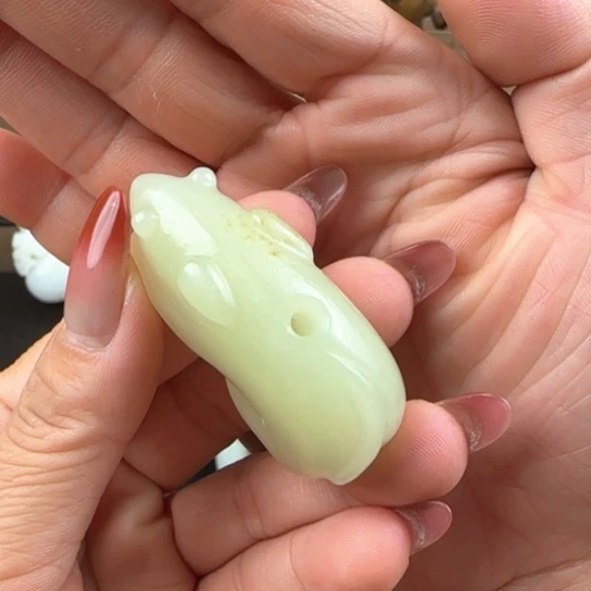 颈饰未镶嵌和田玉（糖玉）