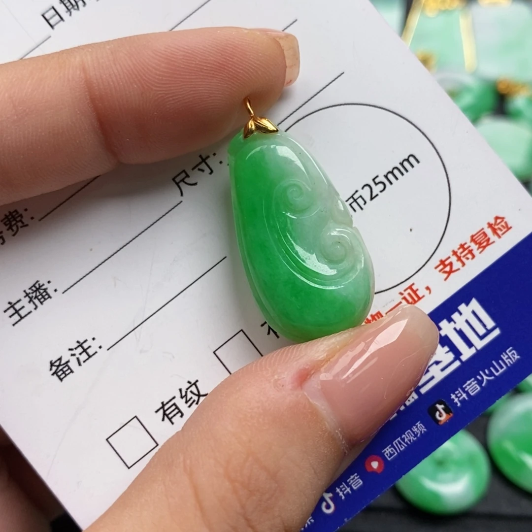 翡翠18K金镶嵌颈饰翡翠