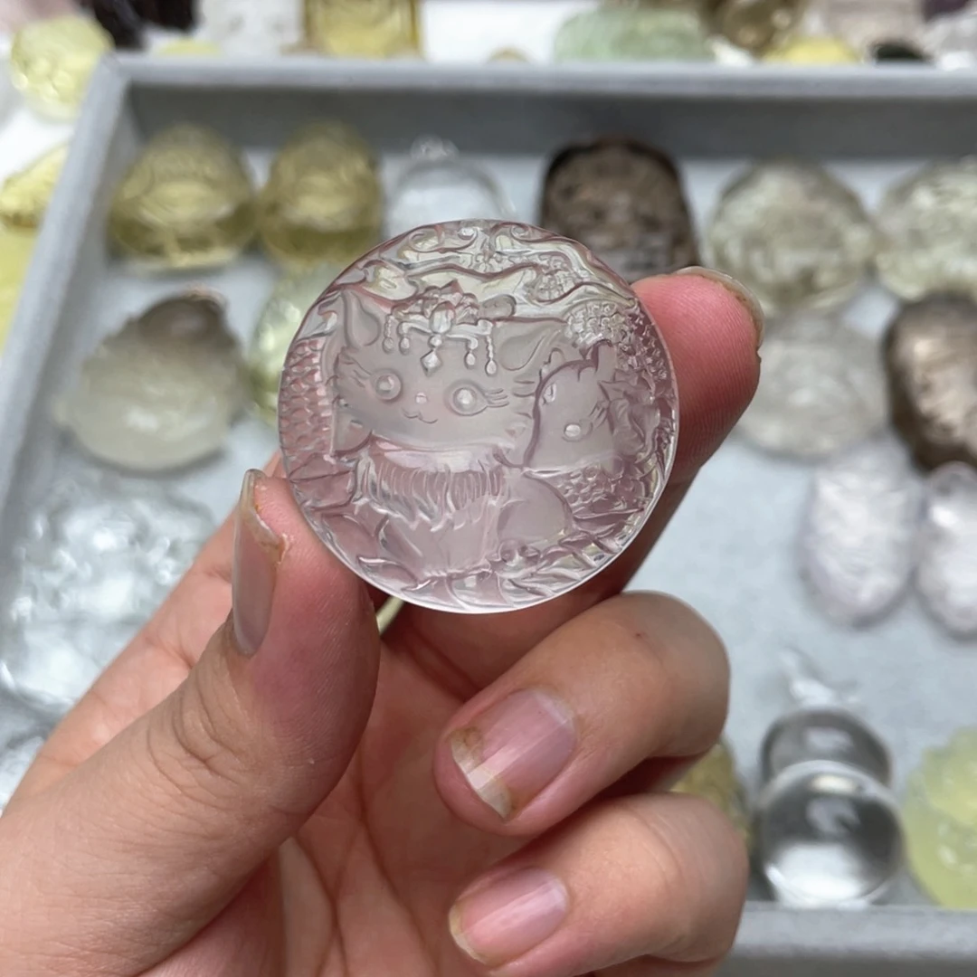 未镶嵌吊坠(不含链)水晶红****?