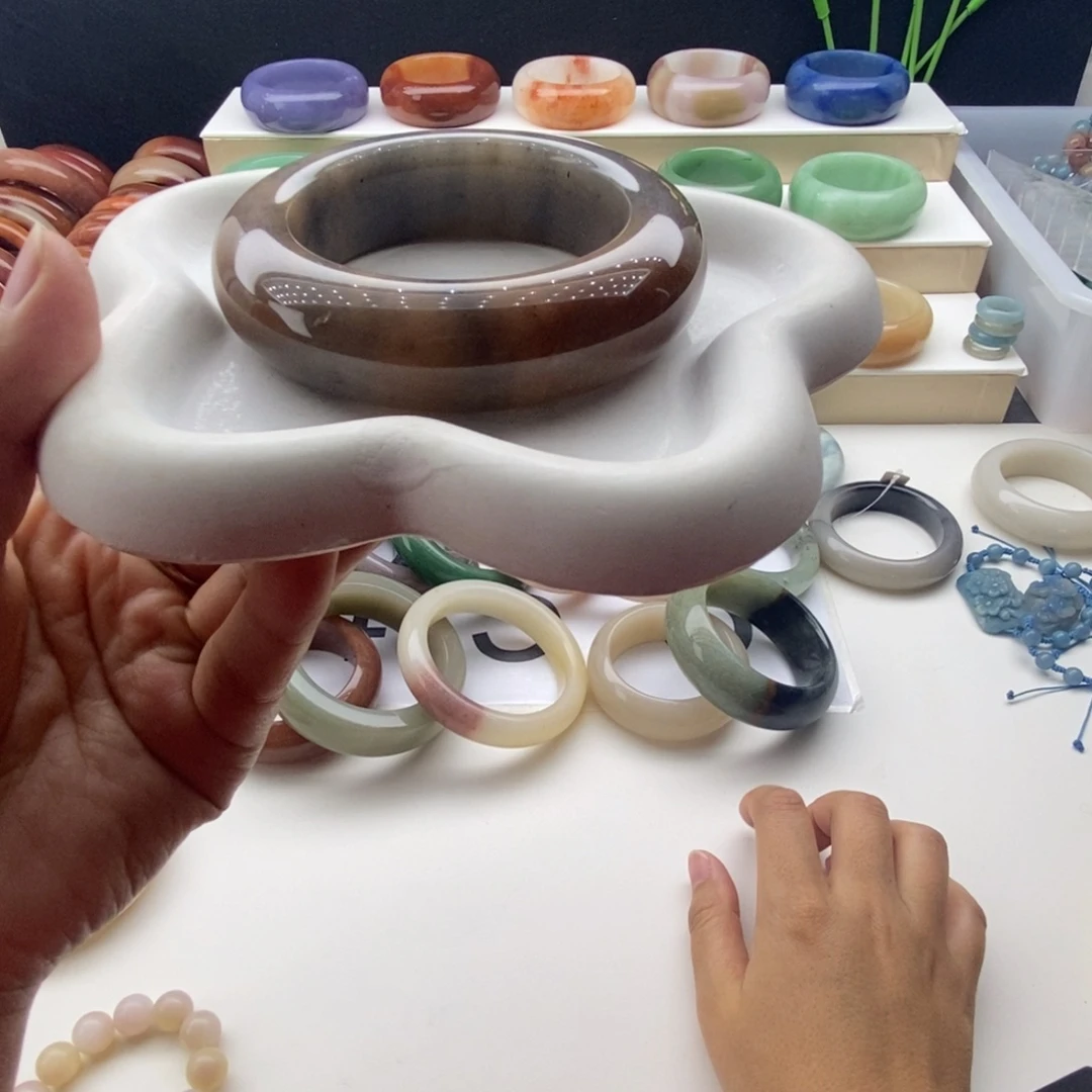 石英岩玉未镶嵌手镯