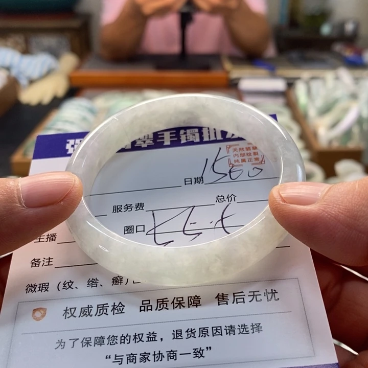 翡翠手镯未镶嵌翡翠手镯未镶嵌