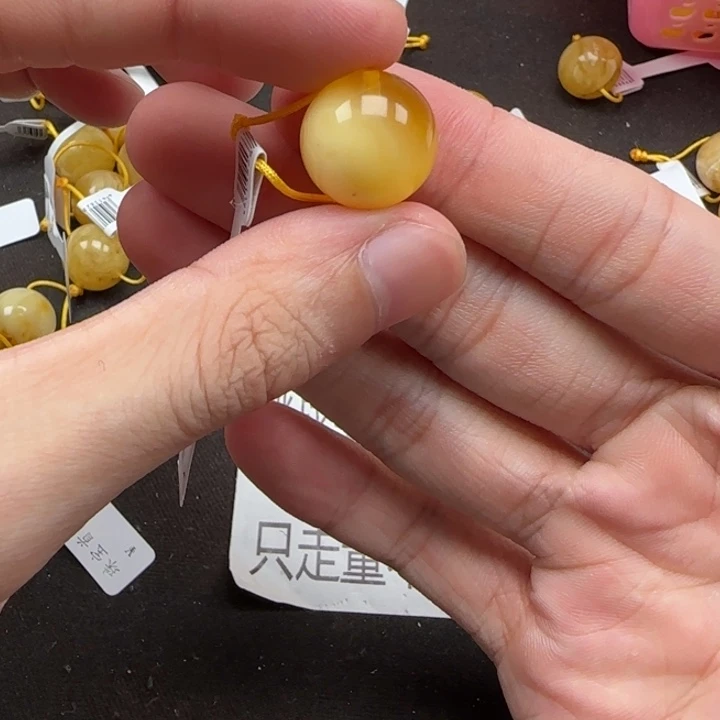 蜜蜡未镶嵌珠宝奇石