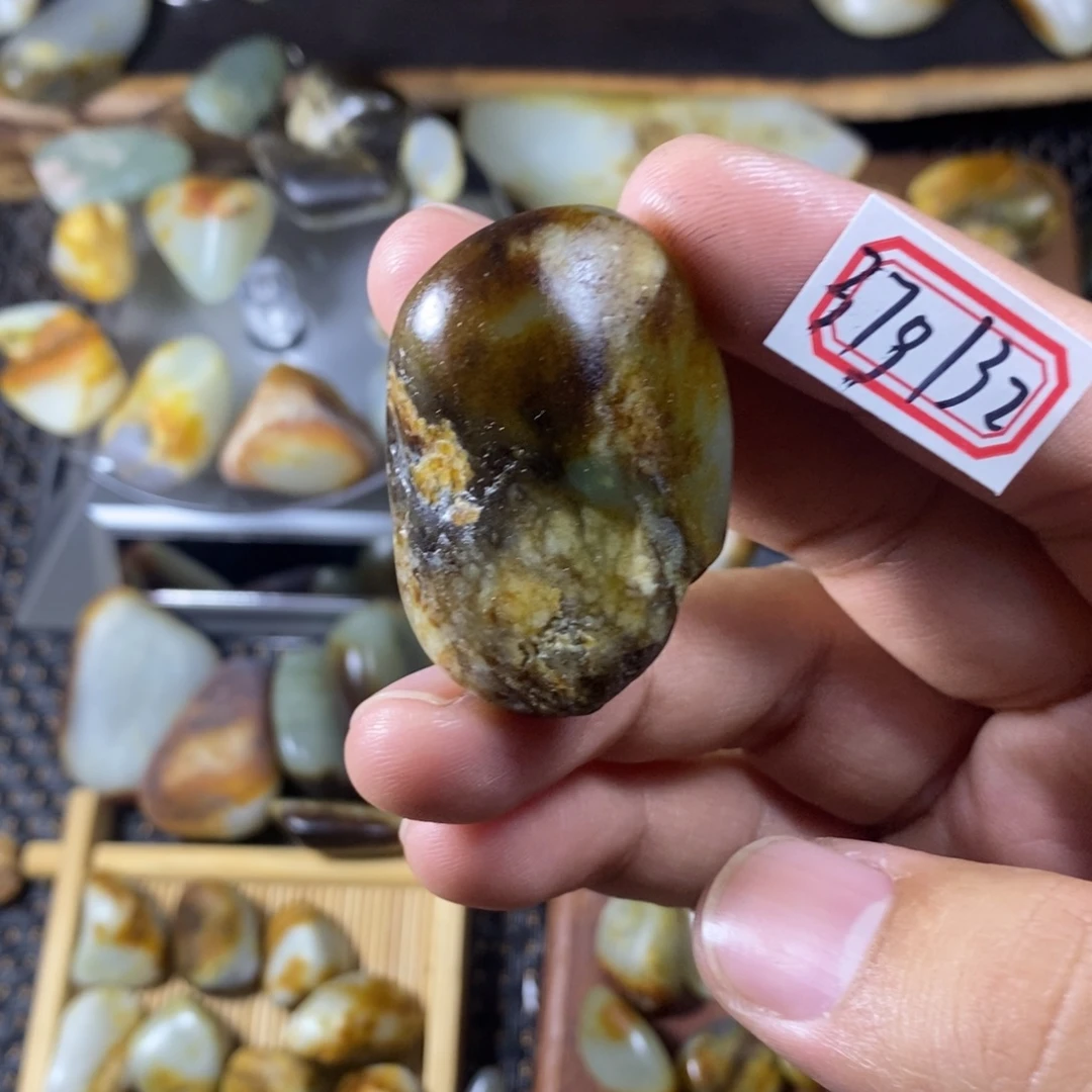 和田玉（糖玉）未镶嵌挂件