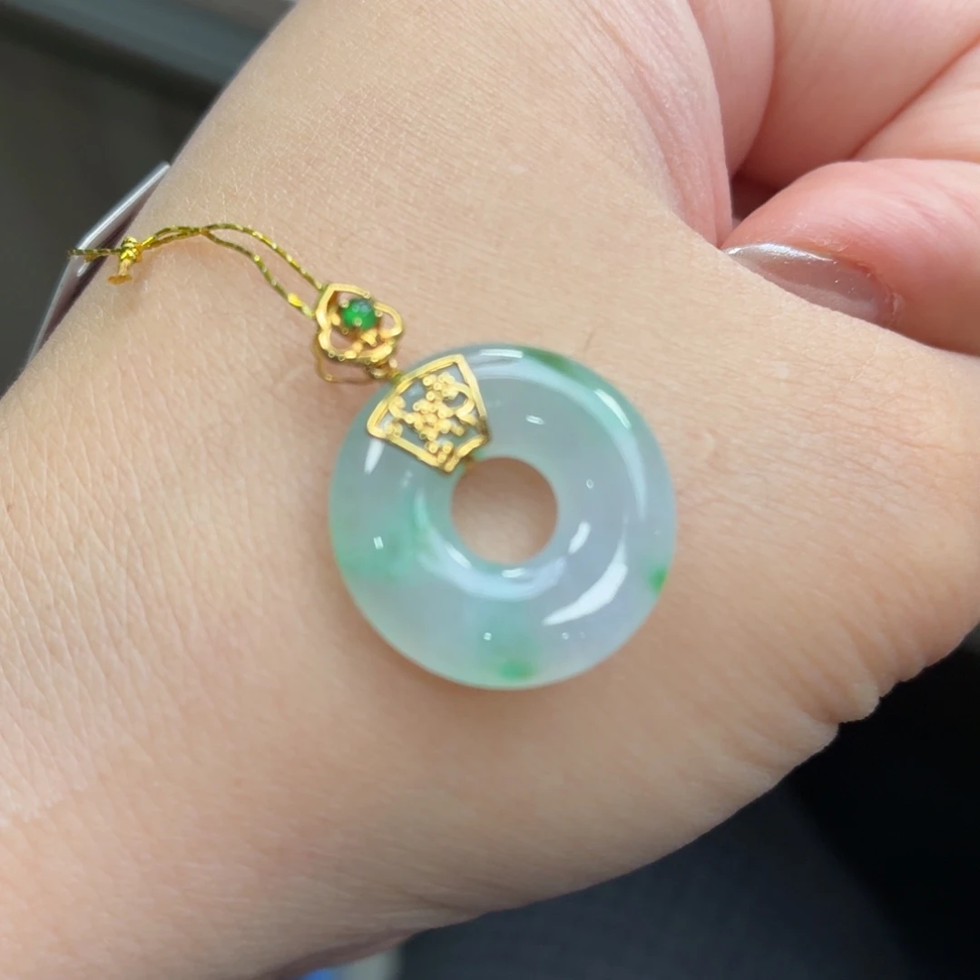 翡翠18K金镶嵌颈饰