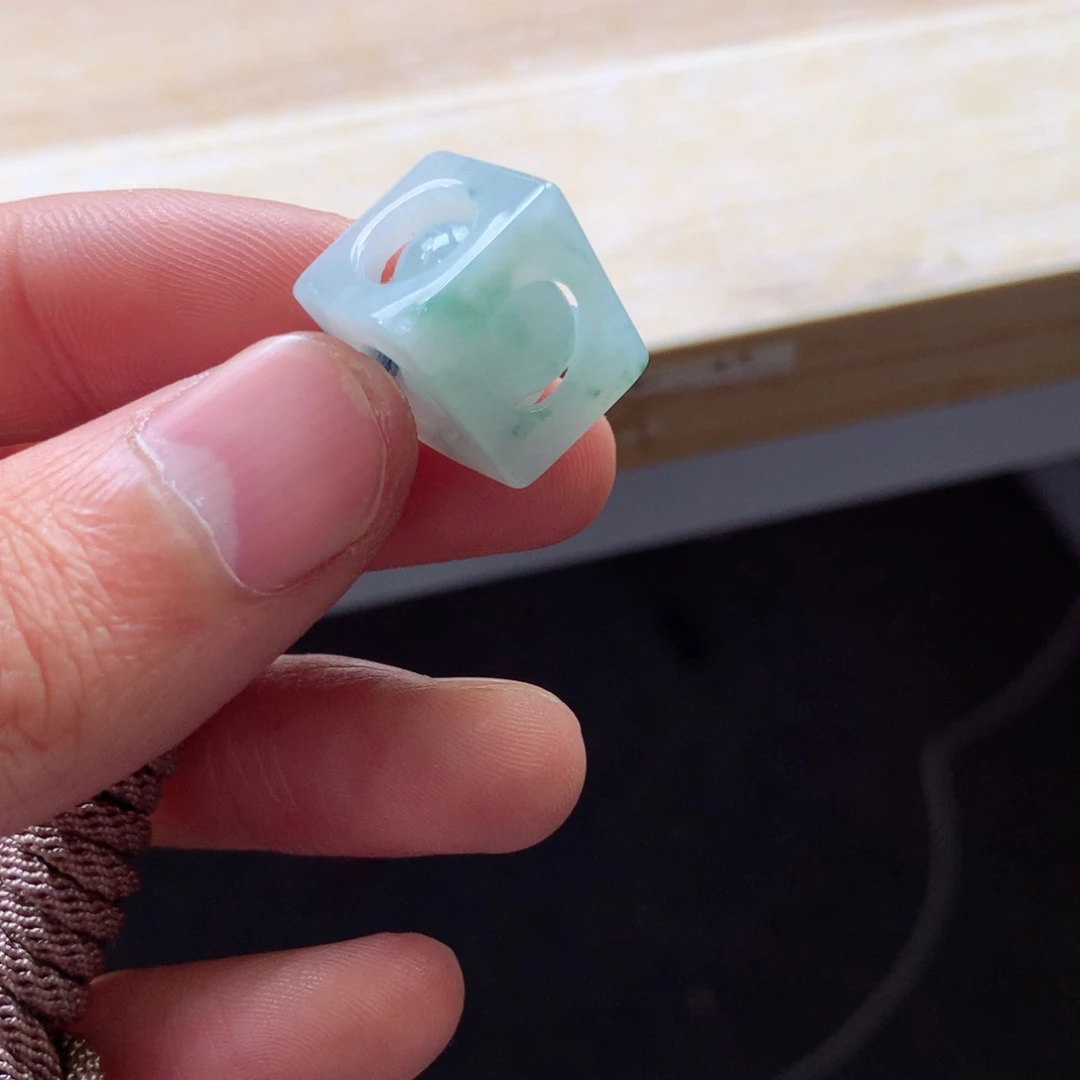 翡翠颈饰未镶嵌吊坠