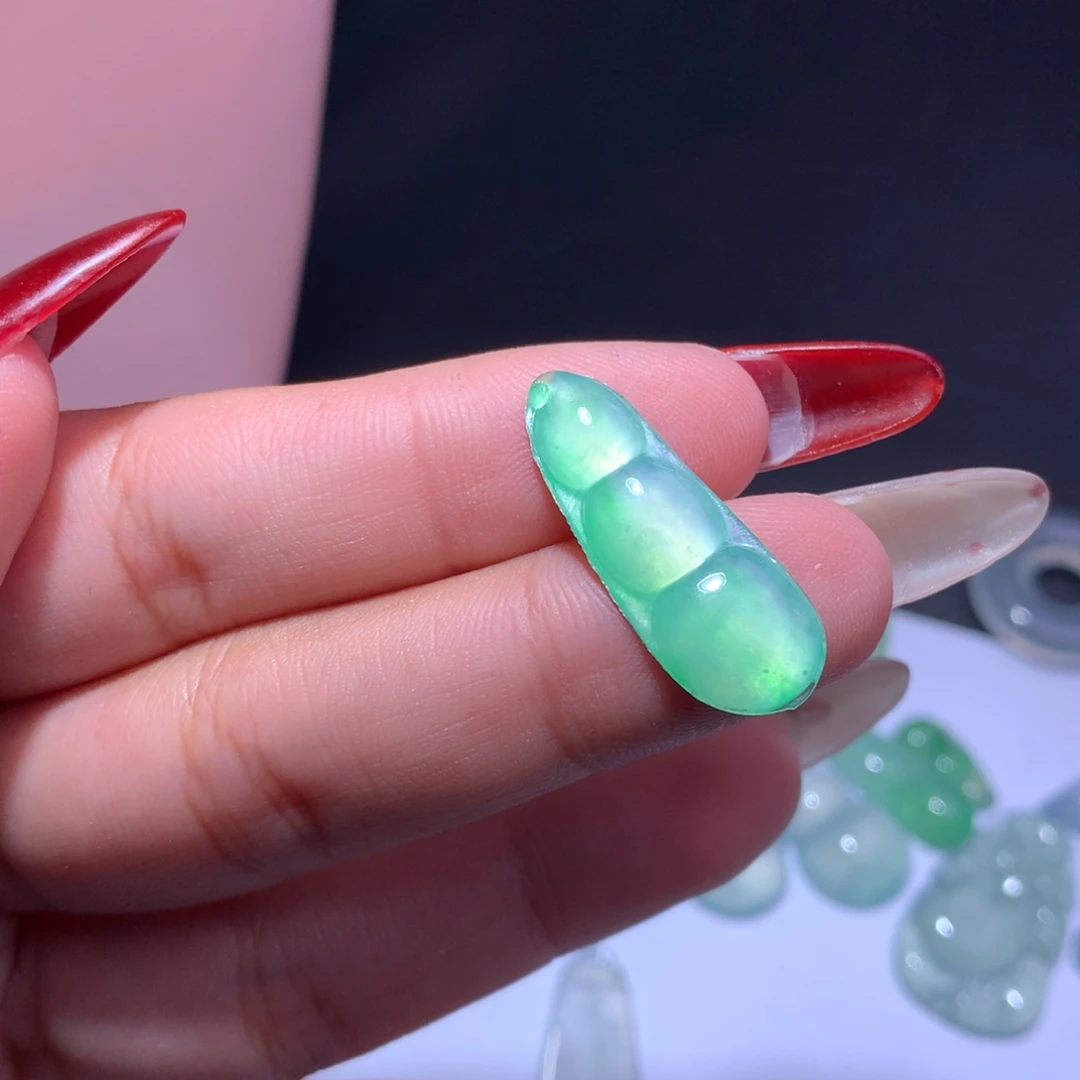 颈饰未镶嵌翡翠豆