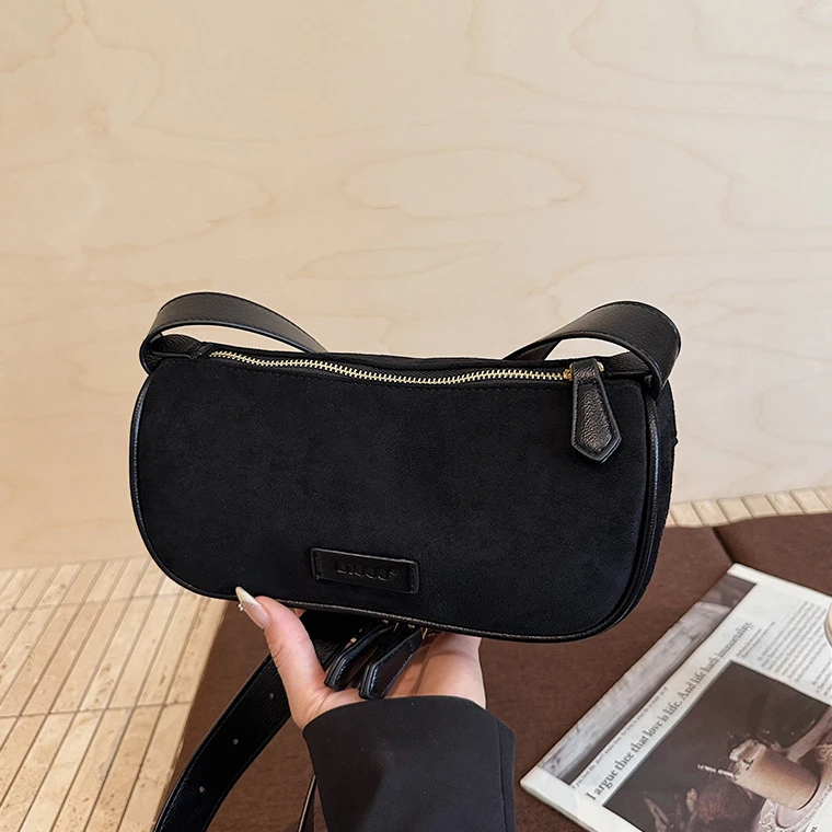 高级感小众女士包包小众设计复古通勤单肩包宽肩带斜挎枕头包