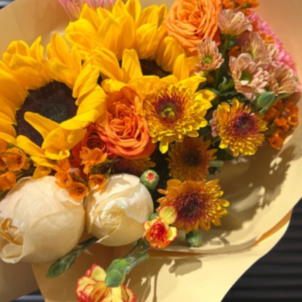 混搭家养鲜花（向日葵 多头玫瑰 小菊 康乃馨 香槟玫瑰…）（14-17支）