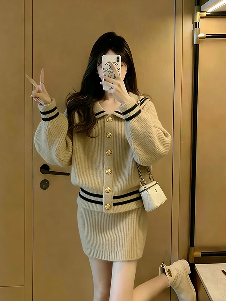法式卡其色针织套装女2025新款冬季小个子穿搭上衣包臀短裙两件套