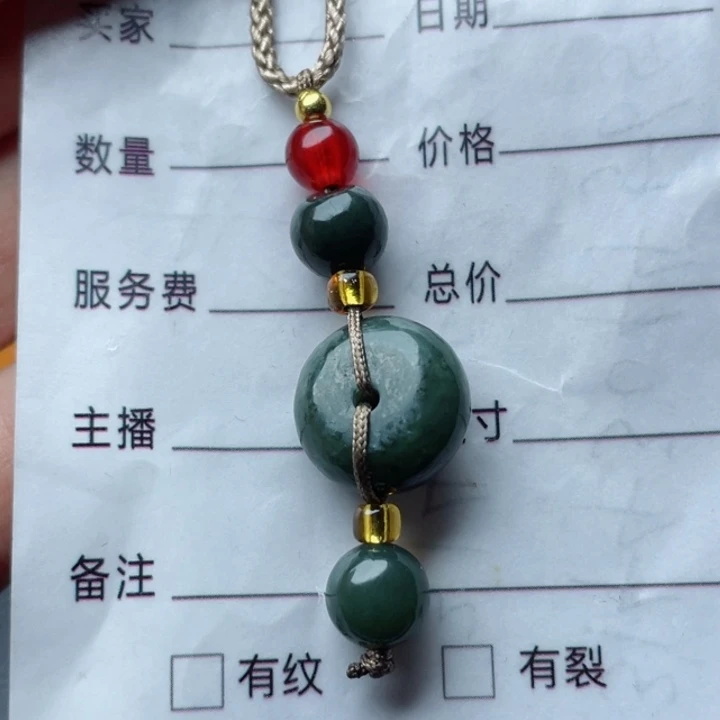 和田玉颈饰未镶嵌智****。