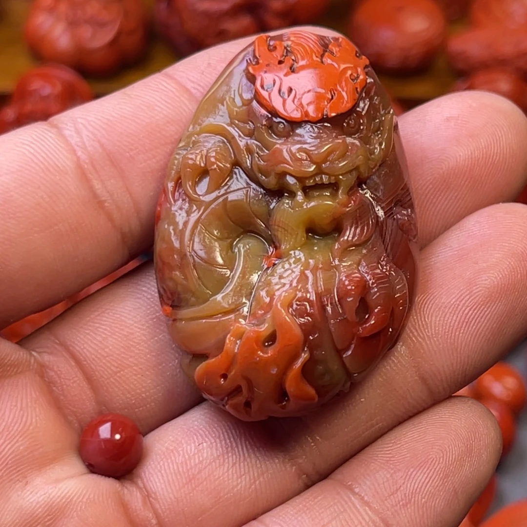 南红玛瑙未镶嵌川料精工龙吊坠