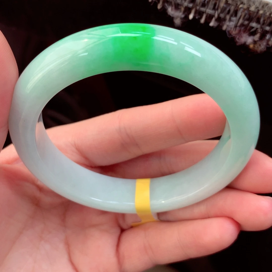 翡翠手镯未镶嵌缅甸