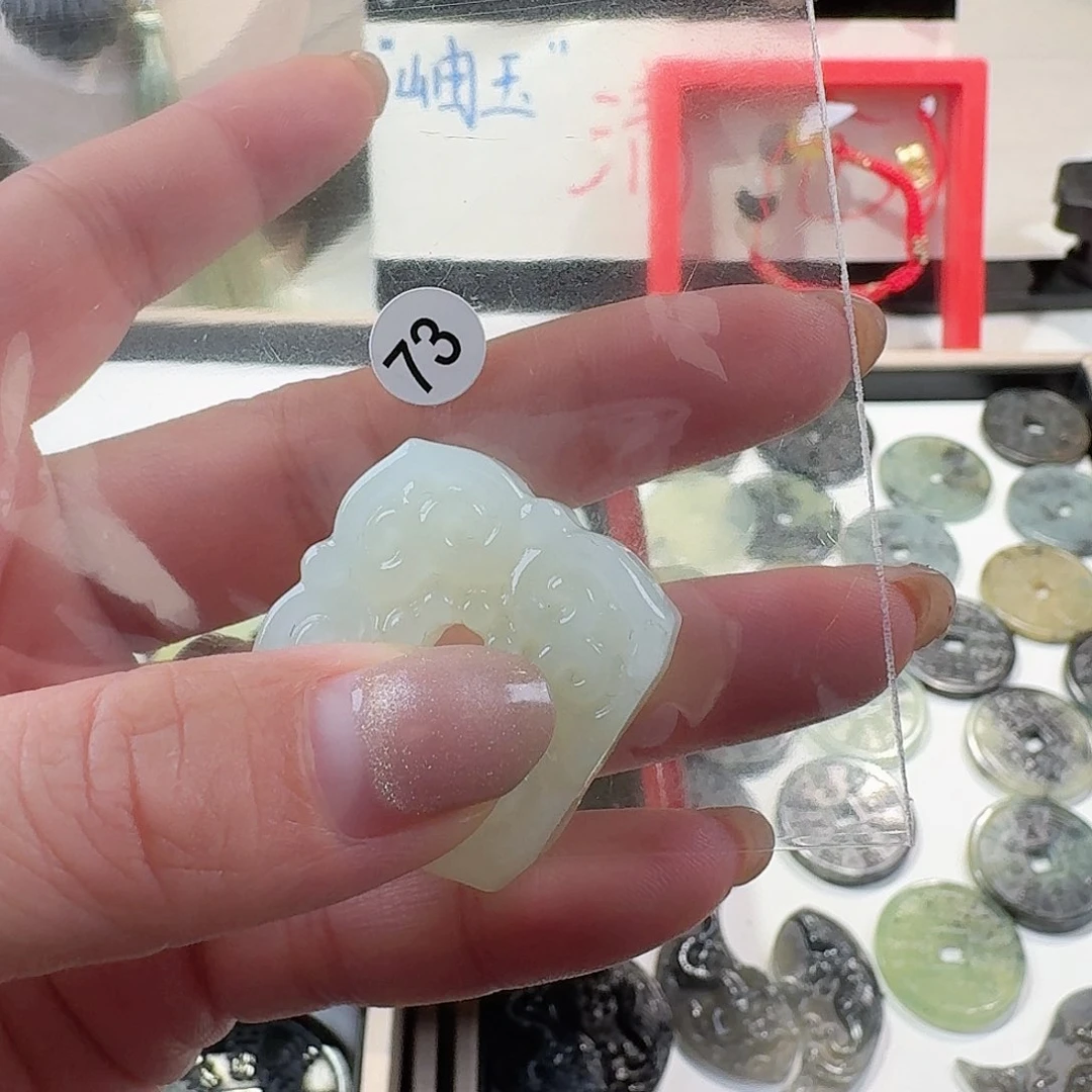 蛇纹石玉颈饰合金精美礼品