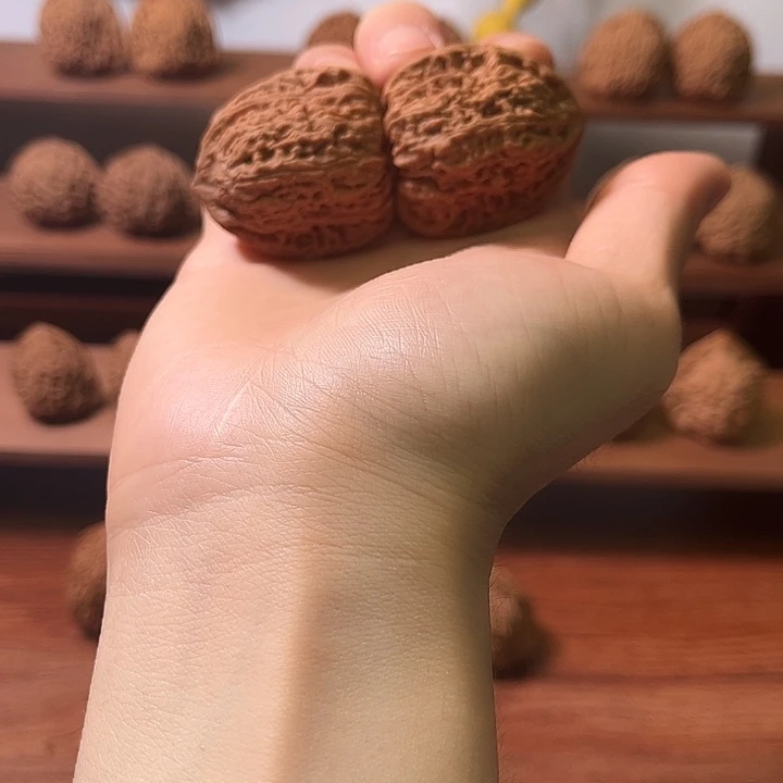 猴头核桃把件35三角南疆