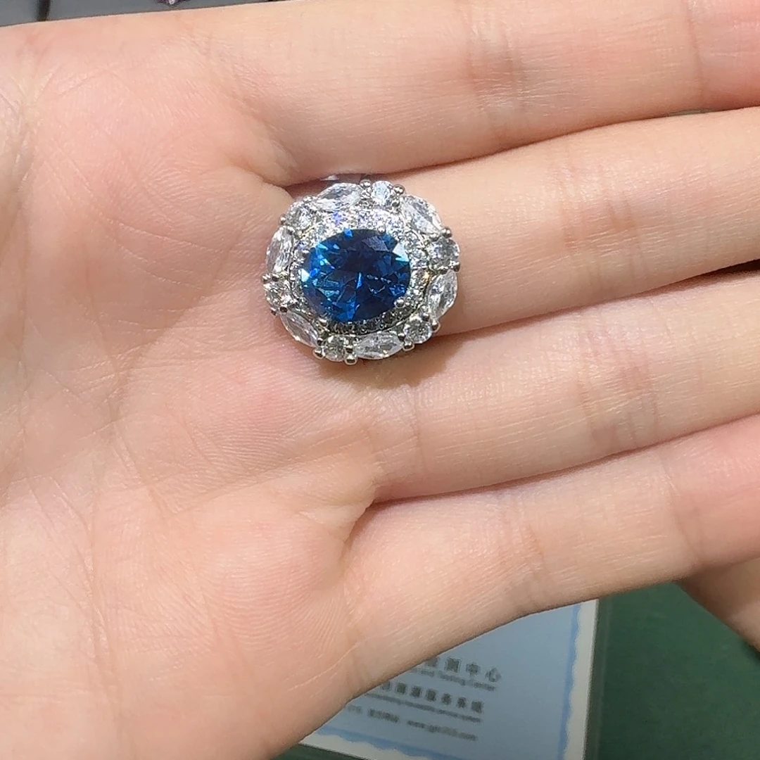 戒指18K金镶嵌蓝宝石