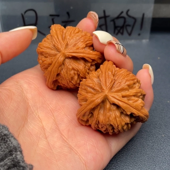 非***业文玩核桃吊坠白狮子